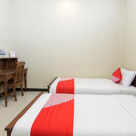 Super Oyo 890 Dewi Fortuna Guest House Maguwo Buitenkant foto